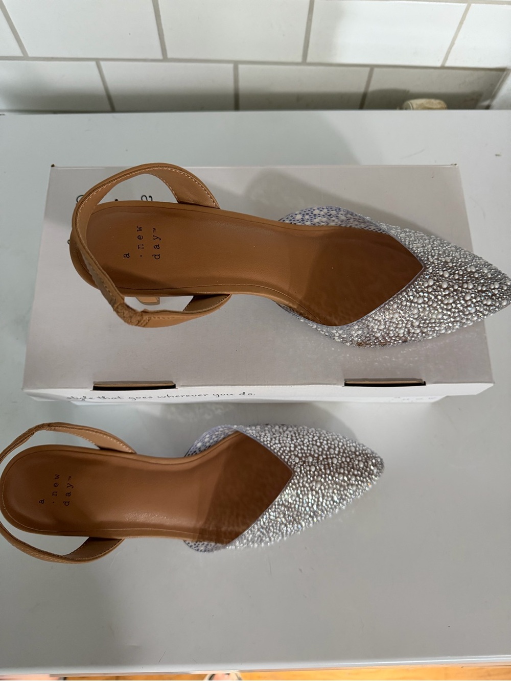 Women Isabel Embellished Slingback Kitten Pumps - SZ 10 - Picture 2 of 12